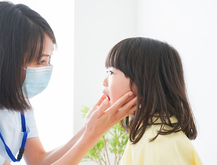 「乳歯はどうせ生え変わる」──その油断が、永久歯に影響します