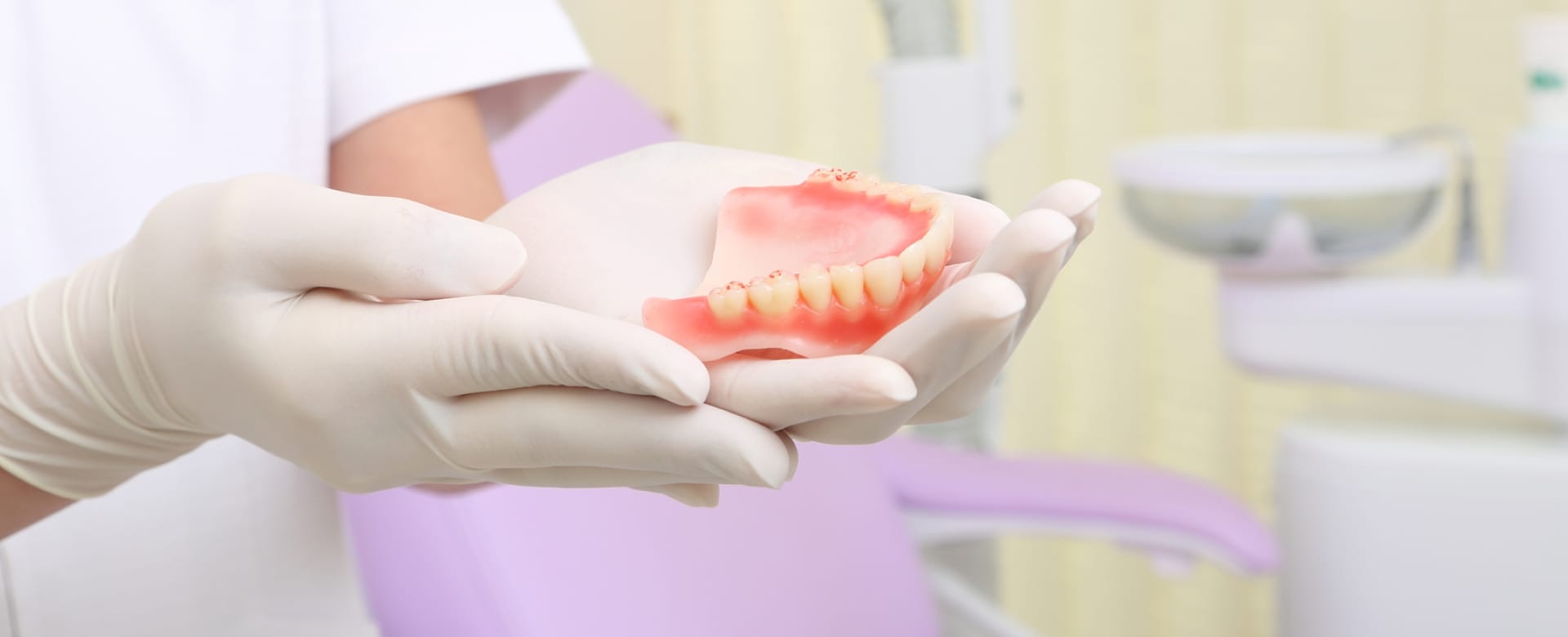 「痛い・噛めない・外れやすい」お悩み解決します