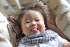 赤ちゃんのフッ素塗布はいつから？ベストタイミングとフッ素塗布の注意点を解説