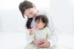 子どもが歯磨きを嫌がる！1〜6歳に怒らず自発習慣をつくるコツ
