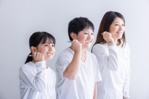 仕上げ磨きは何歳まで必要？やめるタイミングと虫歯予防の正しい考え方