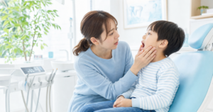 痛くない乳歯の虫歯、放置はNG？永久歯に悪影響を及ぼす3つのリスク